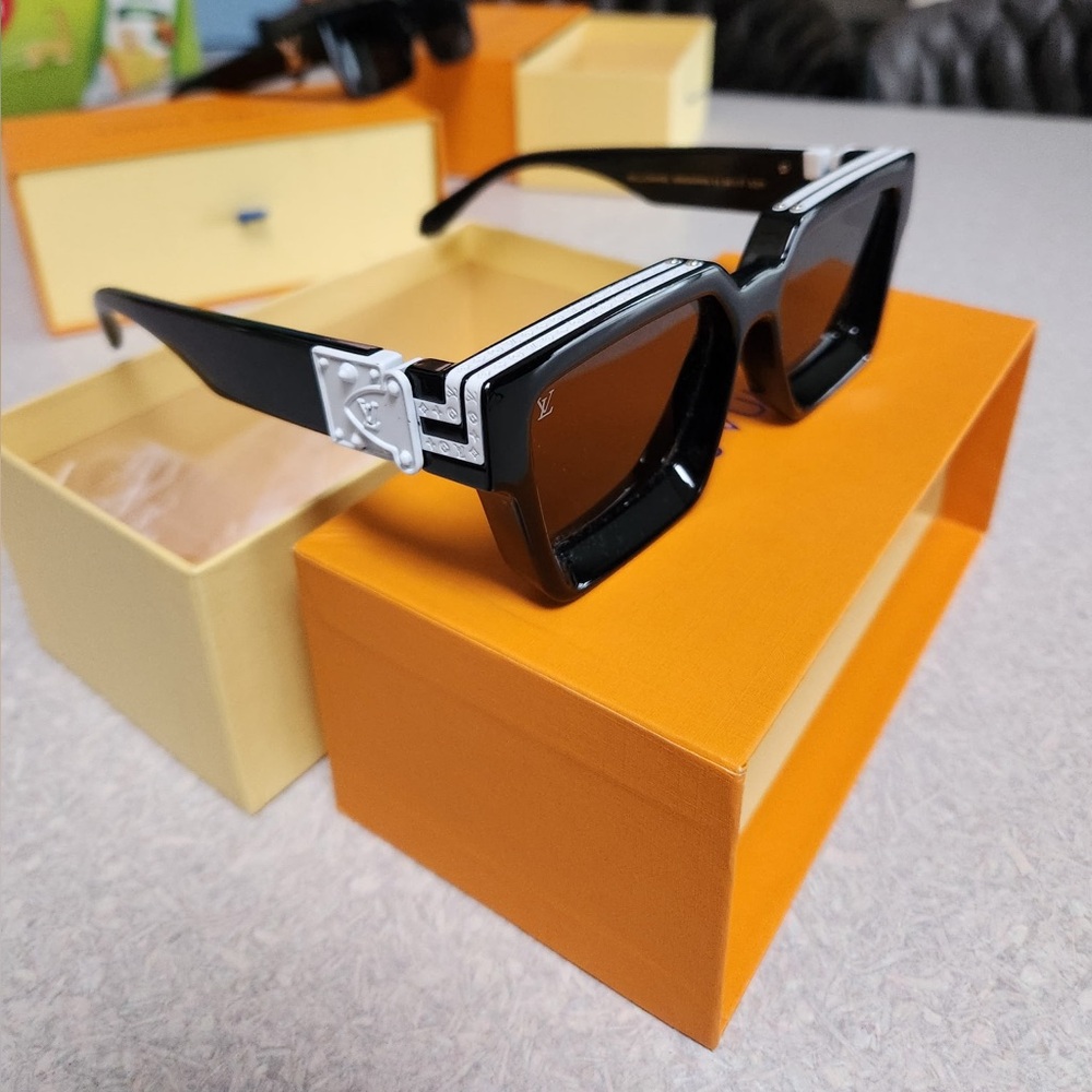 Louis Vuitton Black and Silver Designer Sunglasses